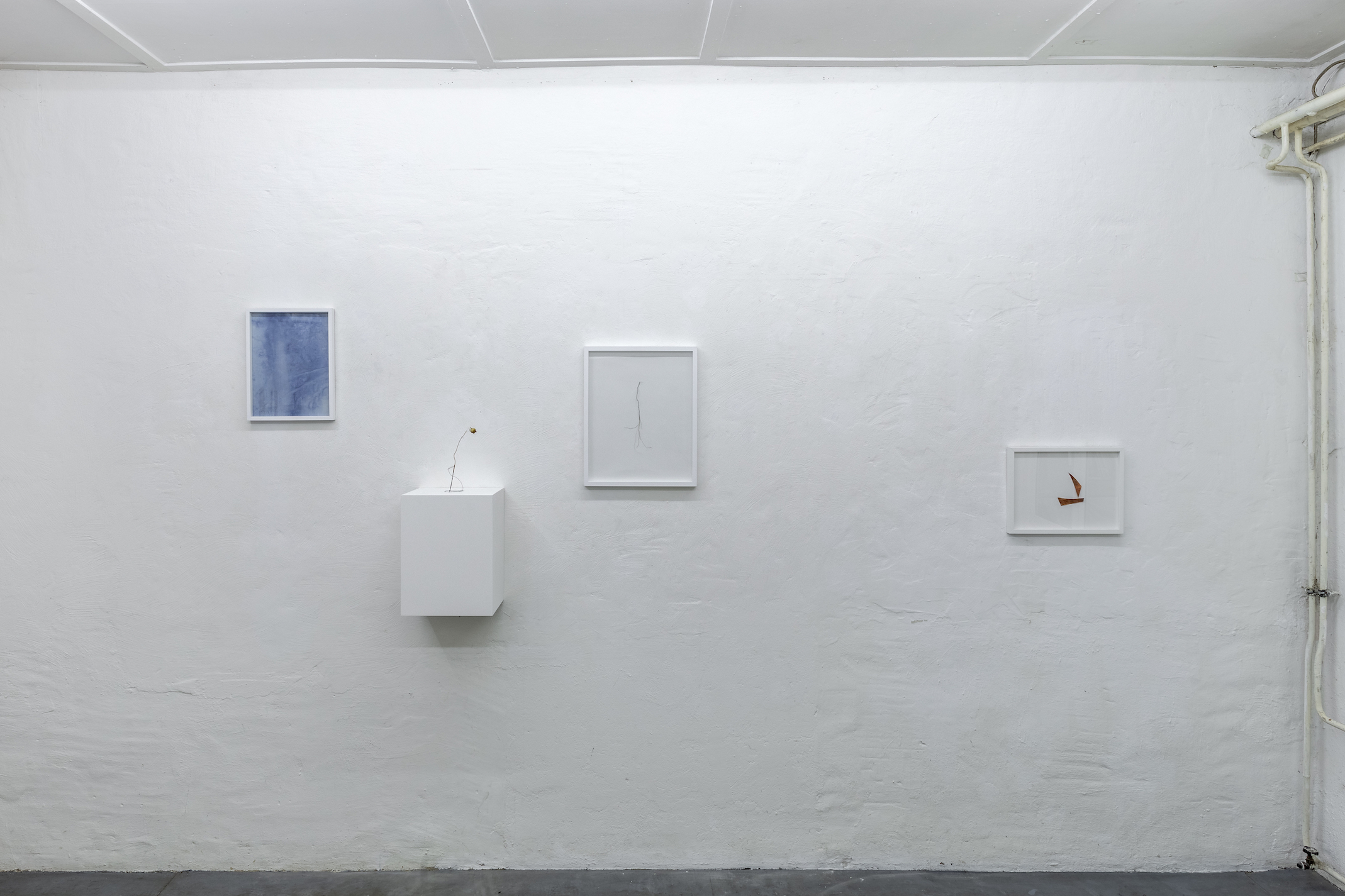 "Eine Geschichte vom Reisen" 2023, Serie aus 4 Objekten, Ausstellungsansicht